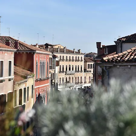 Refugium Amoris - With Fantastic Roof Terrace Apartment