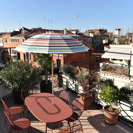 Refugium Amoris - With Fantastic Roof Terrace Apartment *